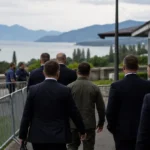 Arrivée diplomatique à Évian derrière barrières ambiance grave au Léman